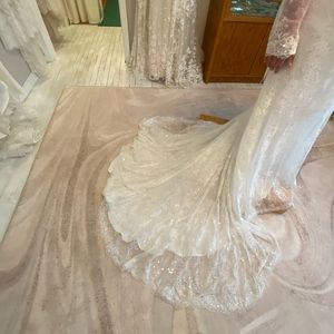 Size 12 Justin Alexander wedding dress